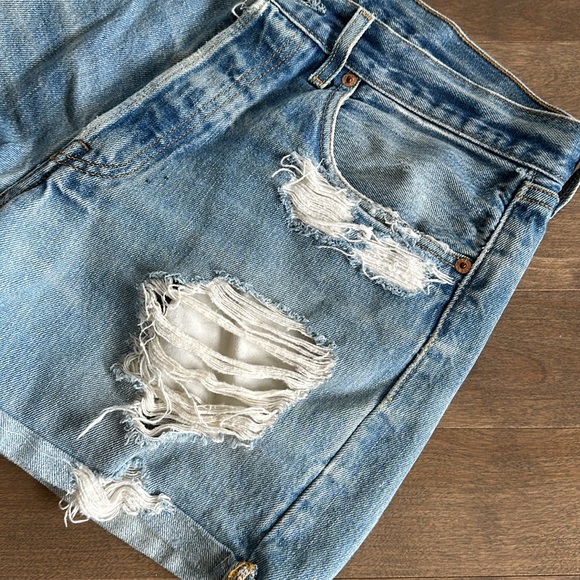 LEVI’S 501 Distressed Jean Shorts - Picture 2 of 7